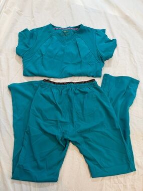 HeartSoul Teal Medical Scrub Top & Pants Set xs pants sm top
